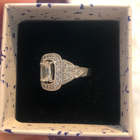 Silver zirconia ring - Picture 3 of 3